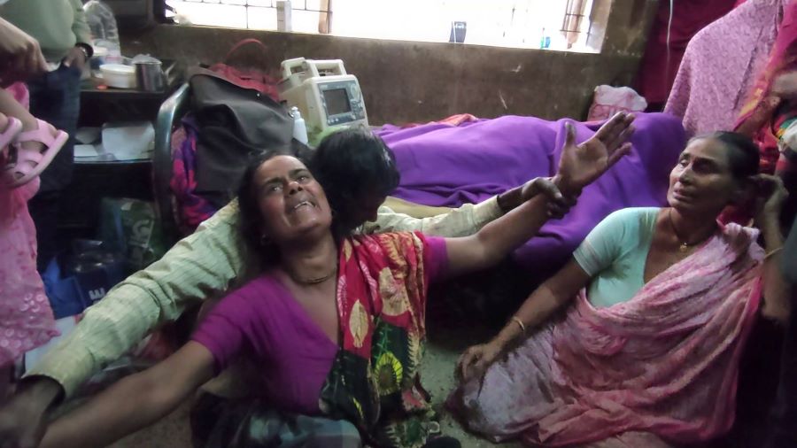 টাকা না দেয়ায় রোগীকে বেডের ওপর ফেলে দেন ওয়ার্ডবয়, দুই মিনিটে ‍মৃত্যু!